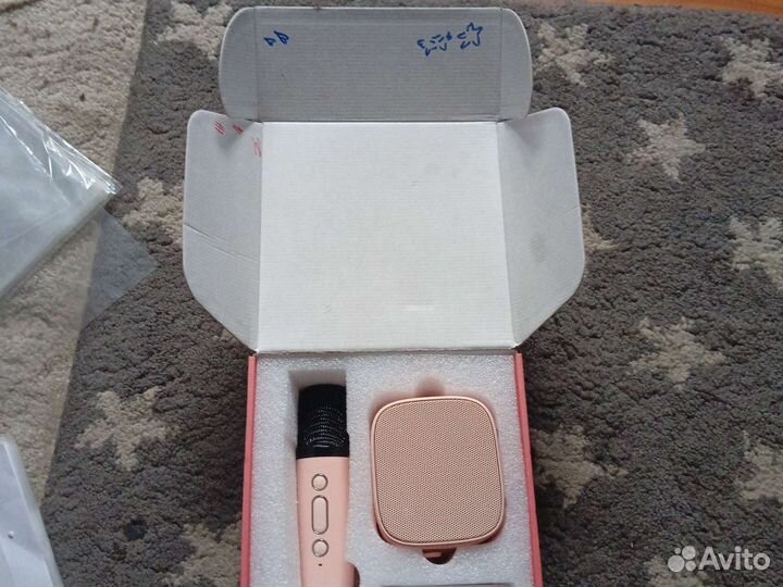 Микрофон с колонкой для караоке