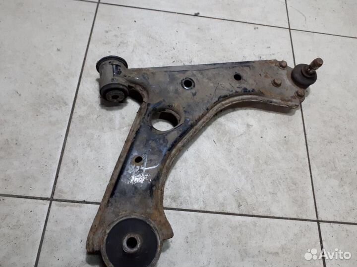 Рычаг передний правый Opel Corsa D 2006-2015