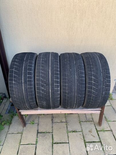 Bridgestone Blizzak VRX 255/40 R19 96S