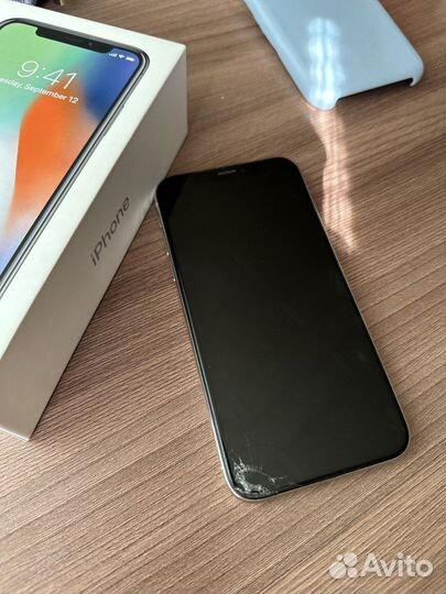 Телефон iPhone X (64)