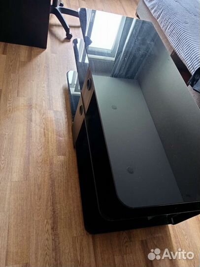 Стеклянная тумба под тв