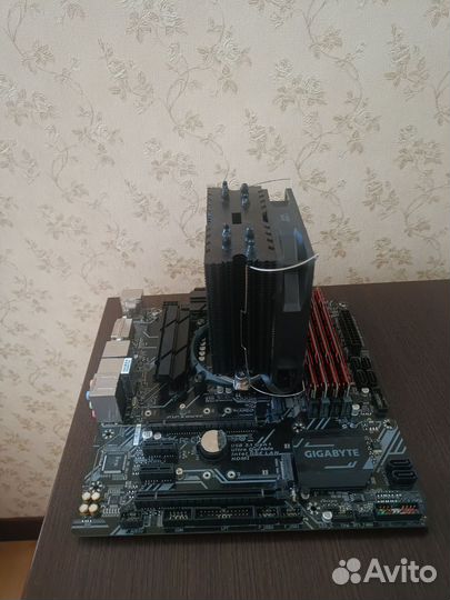 Материнская плата с процессором и памятью