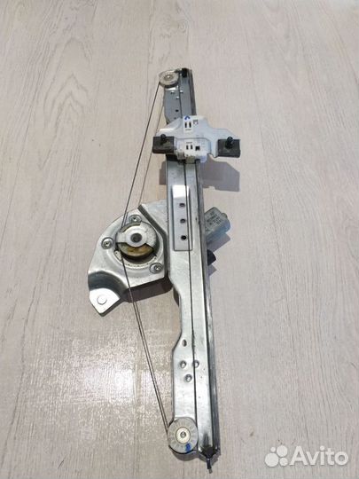 Стеклоподъемник перед Renault sandero Лев