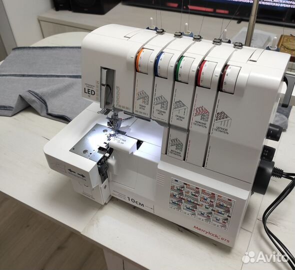 Коверлок Merrylock 075