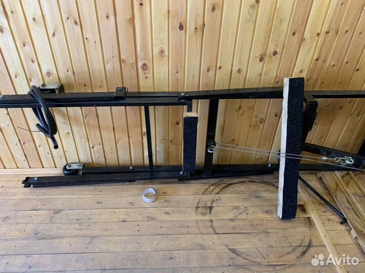 Устройство для обслуживания снегохода