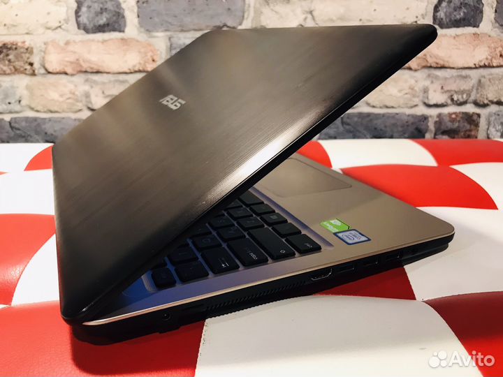 Игровой Asus Core i3 8Gb SSD GeForce MX 110 FullHD