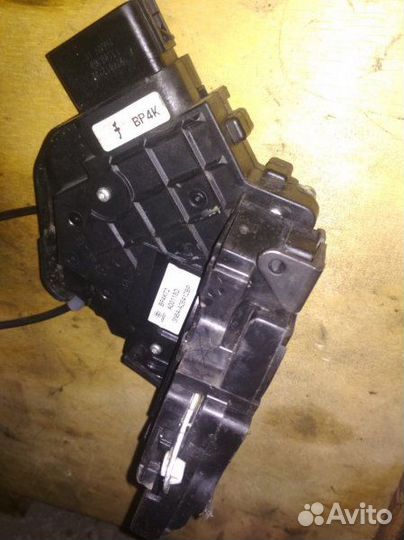 Замок двери задний левый Mazda Mazda3