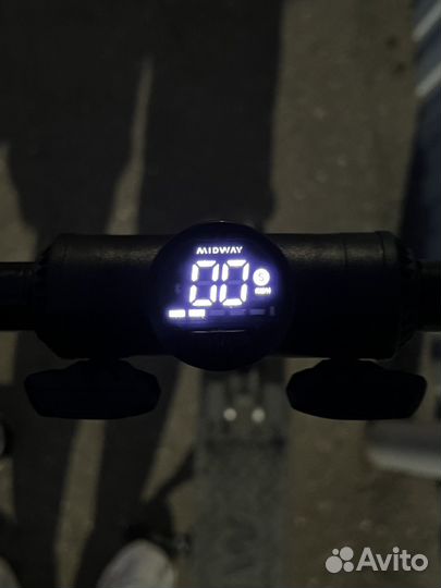 Продам электросамокат midway