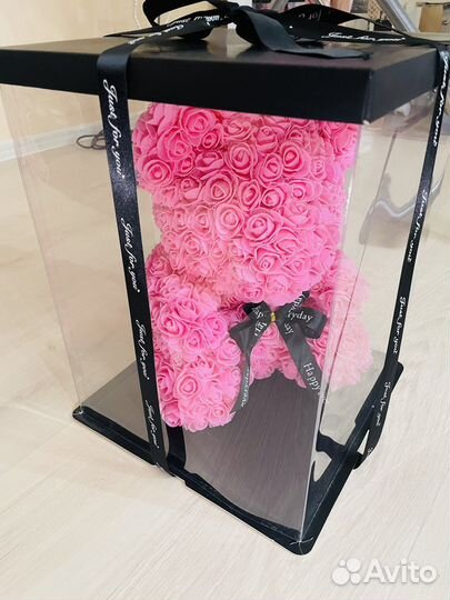 Медведь из роз в коробке)