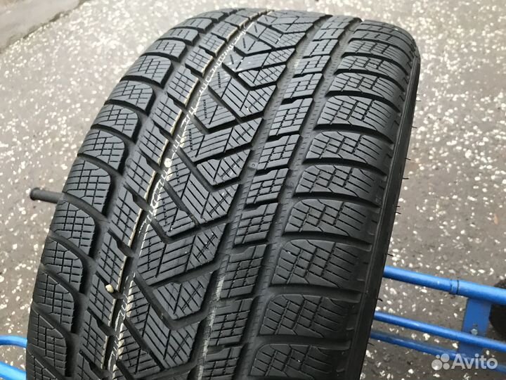 Pirelli Scorpion Winter 325/35 R22 и 285/40 R22 114V