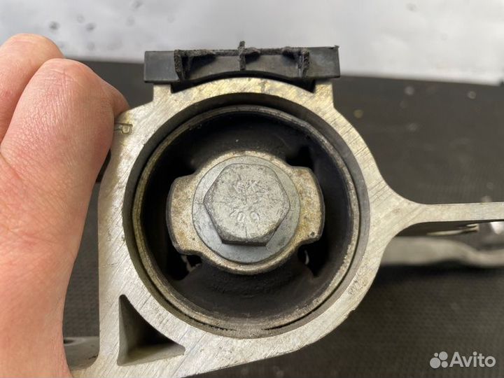 Передний правый рычаг Mercedes A-Class W176