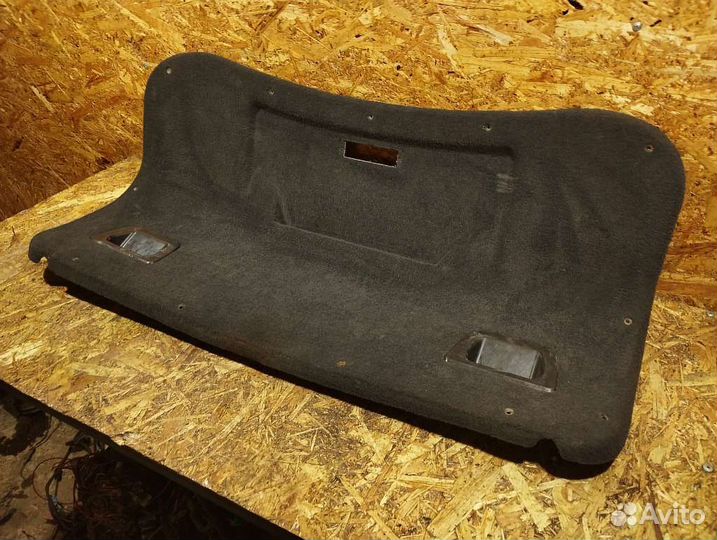Обшивка крышки багажника Passat b5