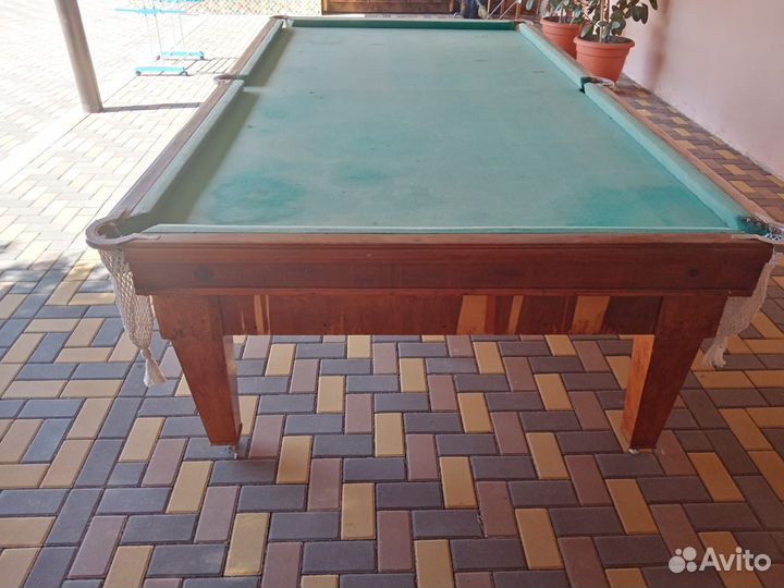 Бильярдный стол