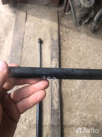 Газовые упоры крышки багажника Renault Sandero