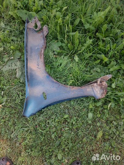 Крыло mazda 323