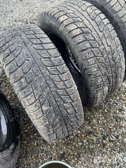 Michelin X-Ice North 215/60 R16