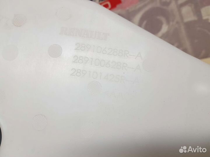 Бачок омывателя с насосом Renault Duster 1