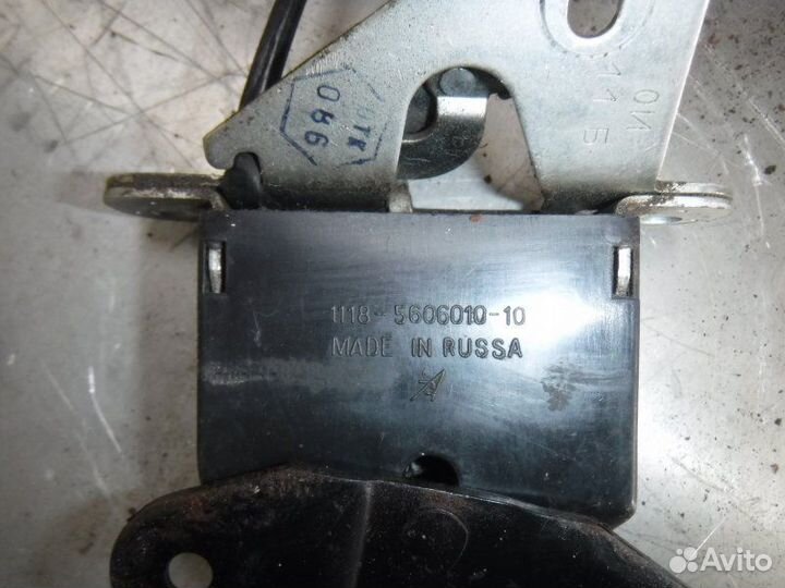 Замок крышки багажника Лада Приора 21126 2010