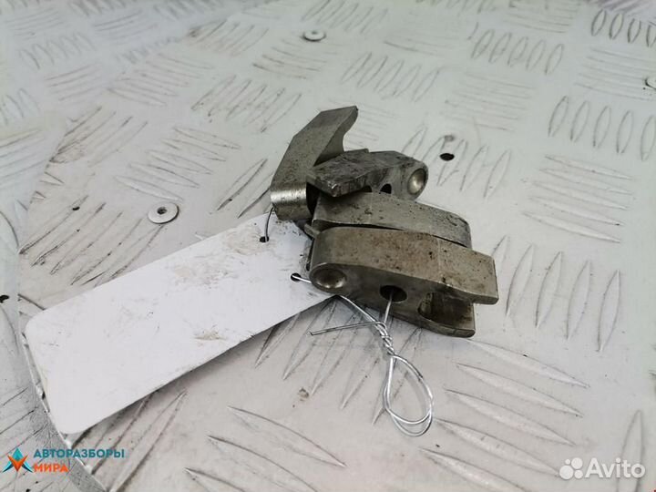 Крепление форсунки Mercedes-Benz E-Класс