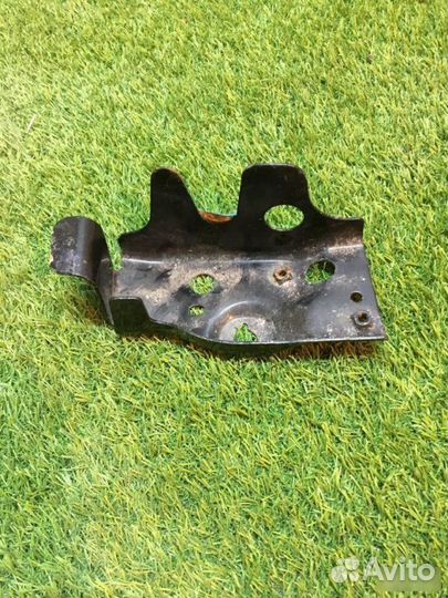 Кронштейн крепления крыла Mazda 3 Bk 2002-2009