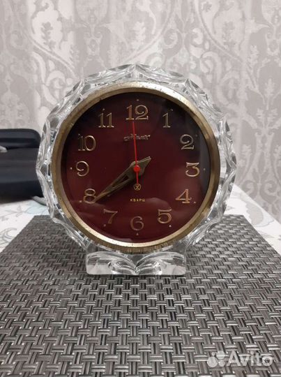 Часы настольные Маяк кварц в хрустальном корпусе