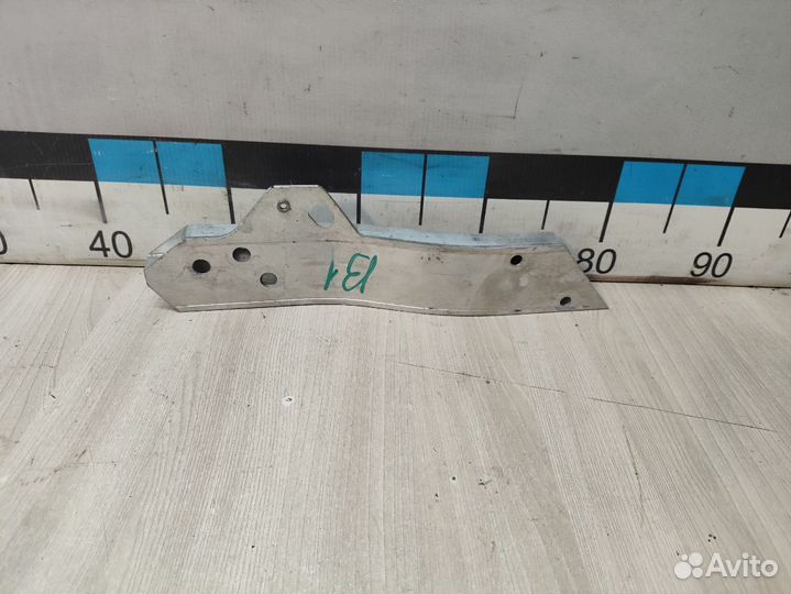 Б/У Поперечина передней панели правая#004