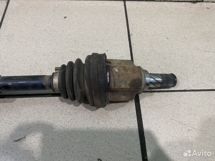 Привод передний правый Nissan tiida C11