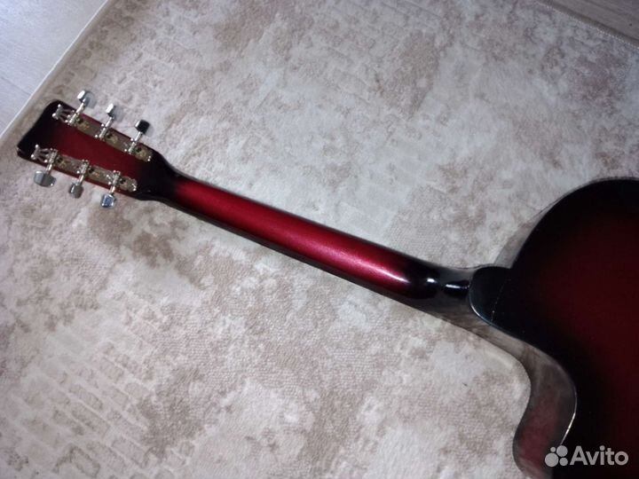 Акустическая гитара