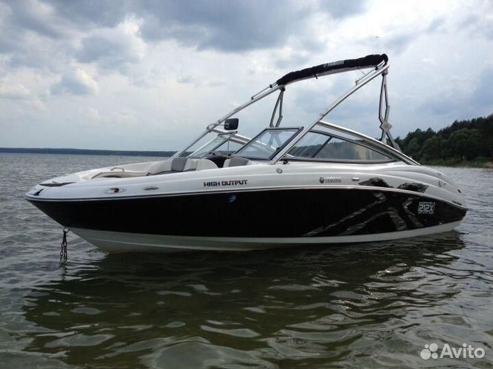 Продам катер Yamaha 212X