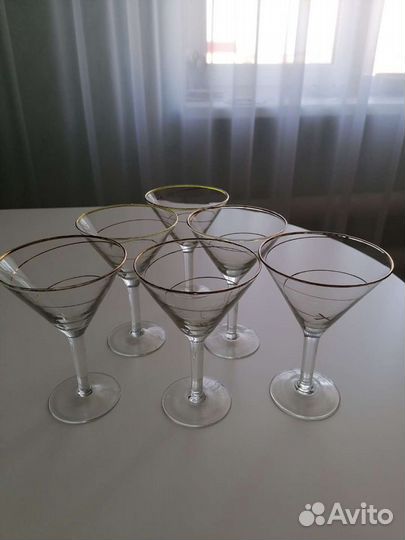 Сервиз, ваза, фужеры, хлебница,картины