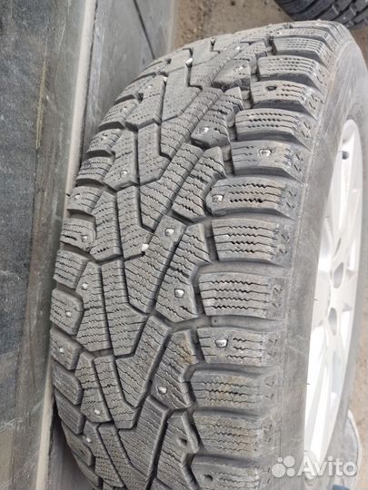 Pirelli Ice Zero 205/60 R16
