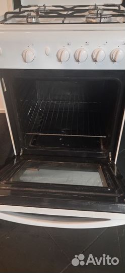 Продаю газовую плиту indesit