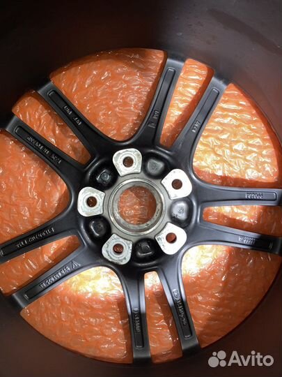 Один оригинальный диск R21 Porsche Cayenne