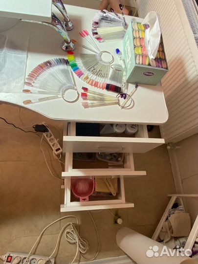 Стол маникюрный