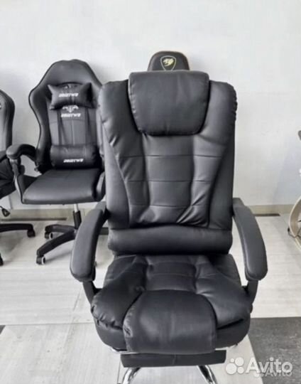 Компьютерное кресло офисное руководителя