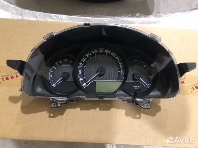 Щиток проборов на Toyota Corolla E180 оригинал