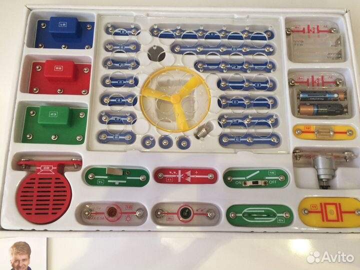 Электронный конструктор Знаток 180 схем