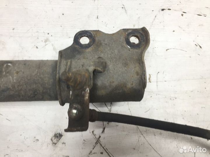 Амортизатор задний левый Nissan Bluebird U13 с1991