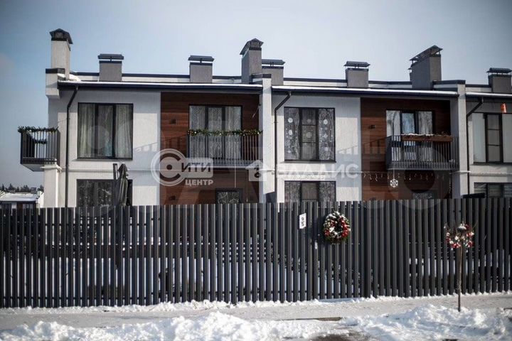 Таунхаус 123 м² на участке 2,5 сот.