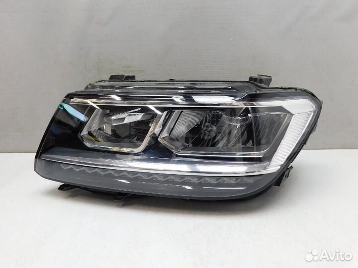 Фара левая Volkswagen Tiguan
