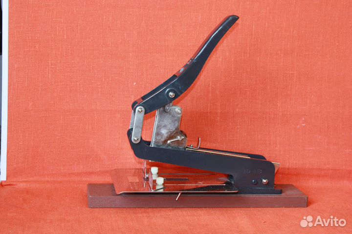 Степлер-сшиватель Япония MAX