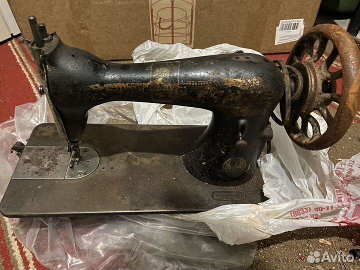 Швейная машина Singer