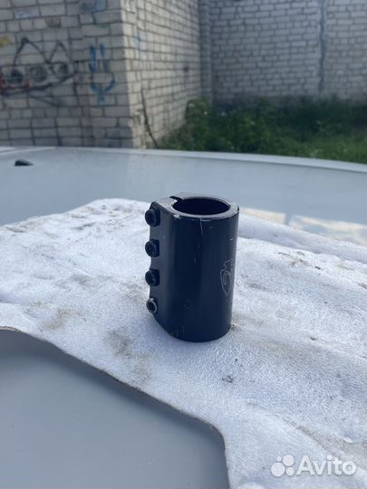 Зажим North Switchblade для трюкового самоката