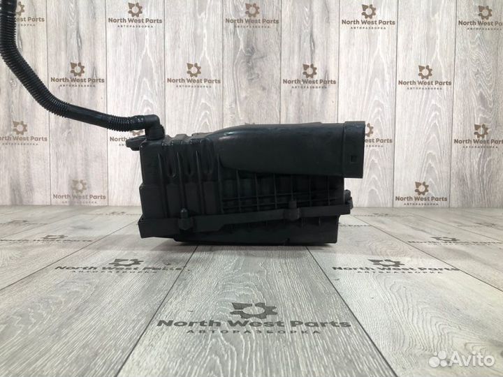 Корпус воздушного фильтра Volkswagen Passat B7