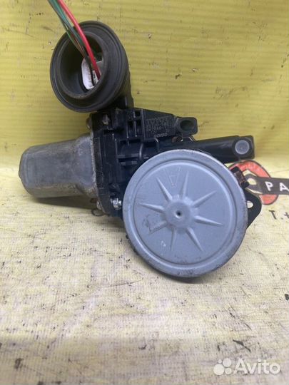 Мотор стеклоподъемника задний правый Lexus Gs300