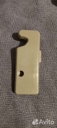 Крышка петли холодильника LG в сборе