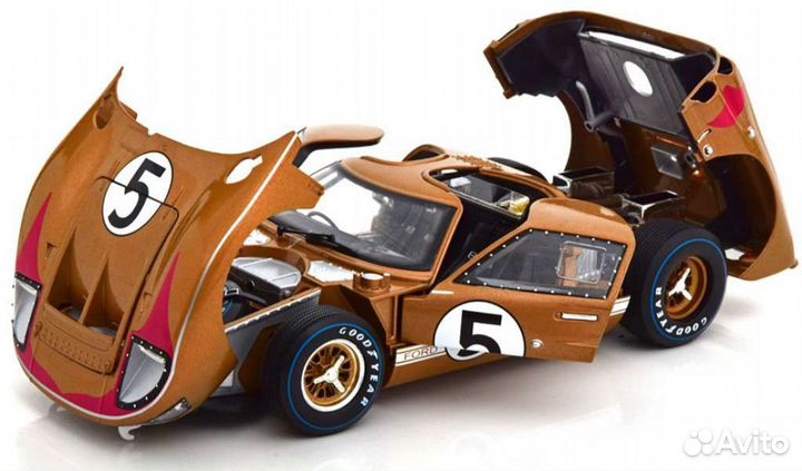 Ford GT 40 MK II #5 Shelby Collectibles 1:18