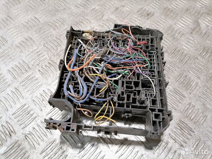 Блок предохранителей моторный Mitsubishi Outlander