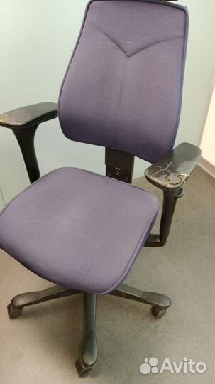 Кресло офисное синее с подголовником