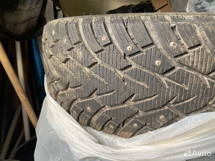 Royal Black Royal Stud 225/45 R17